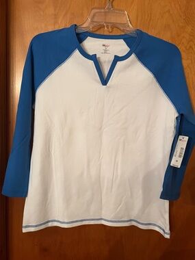 New SJB Active 3/4 sleeve split neck t-shirt activewear size medium